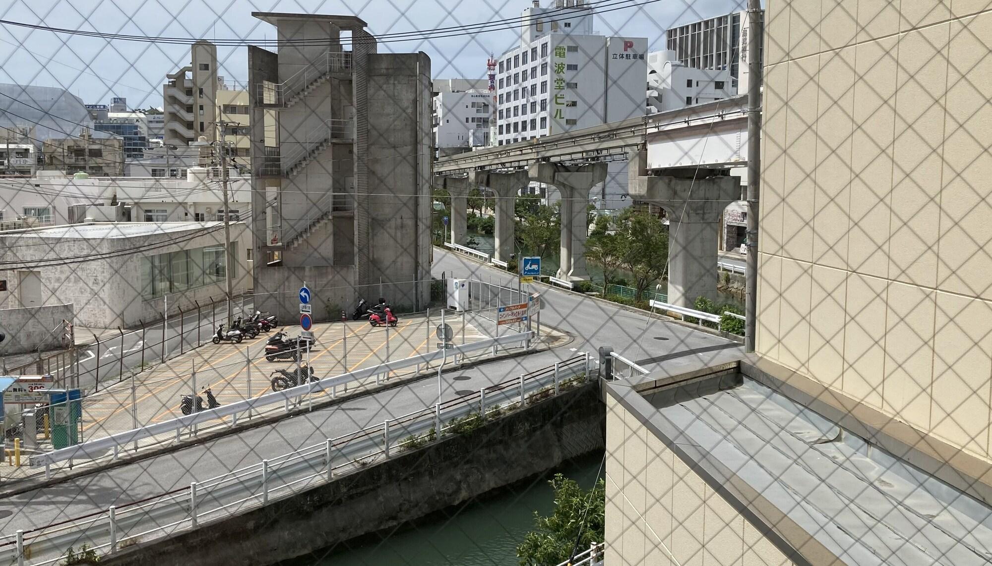 Toyoko Inn Okinawa Naha Kokusai-Dori Miebashi-Eki Exterior photo