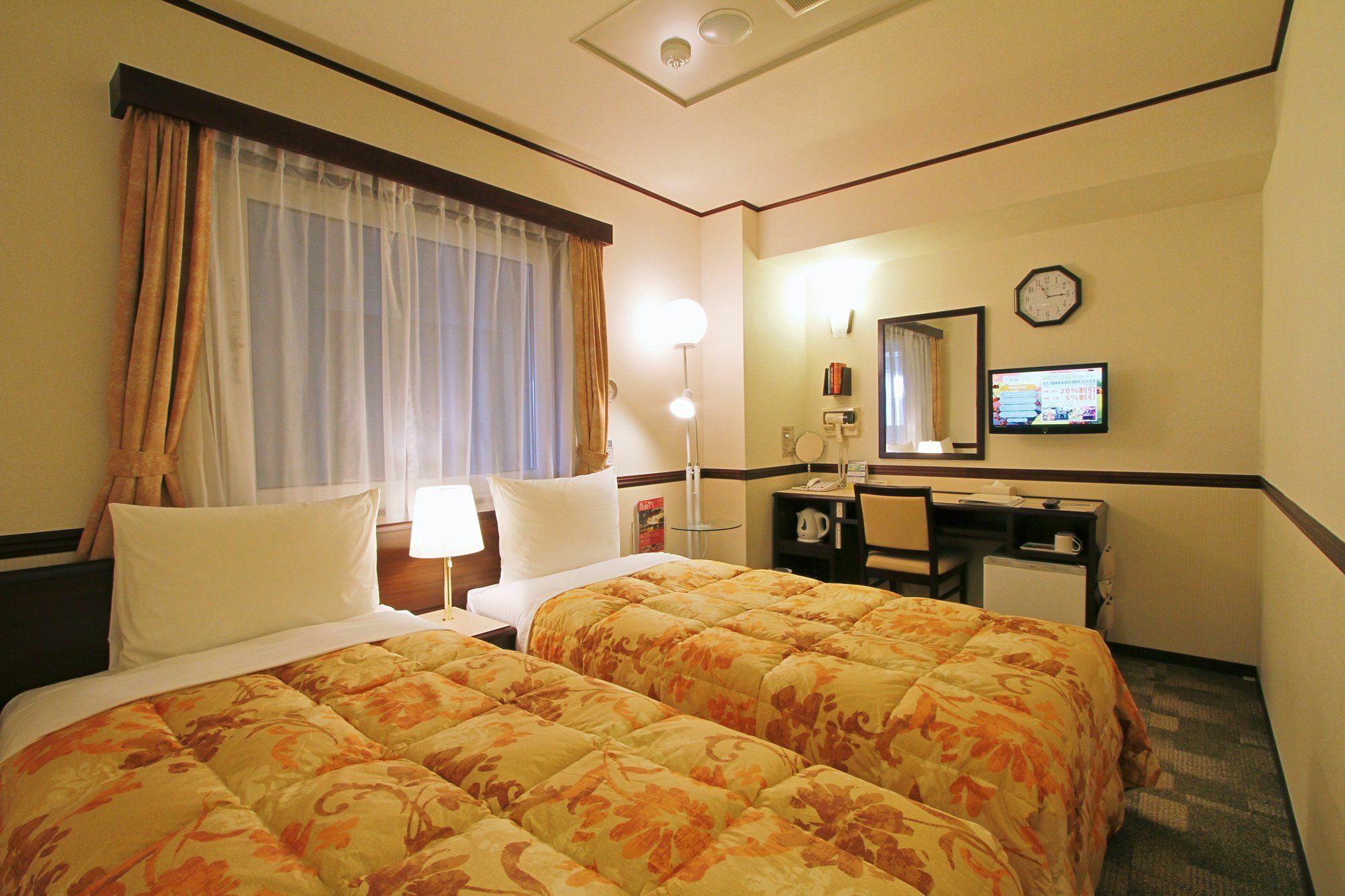 Toyoko Inn Okinawa Naha Kokusai-Dori Miebashi-Eki Exterior photo