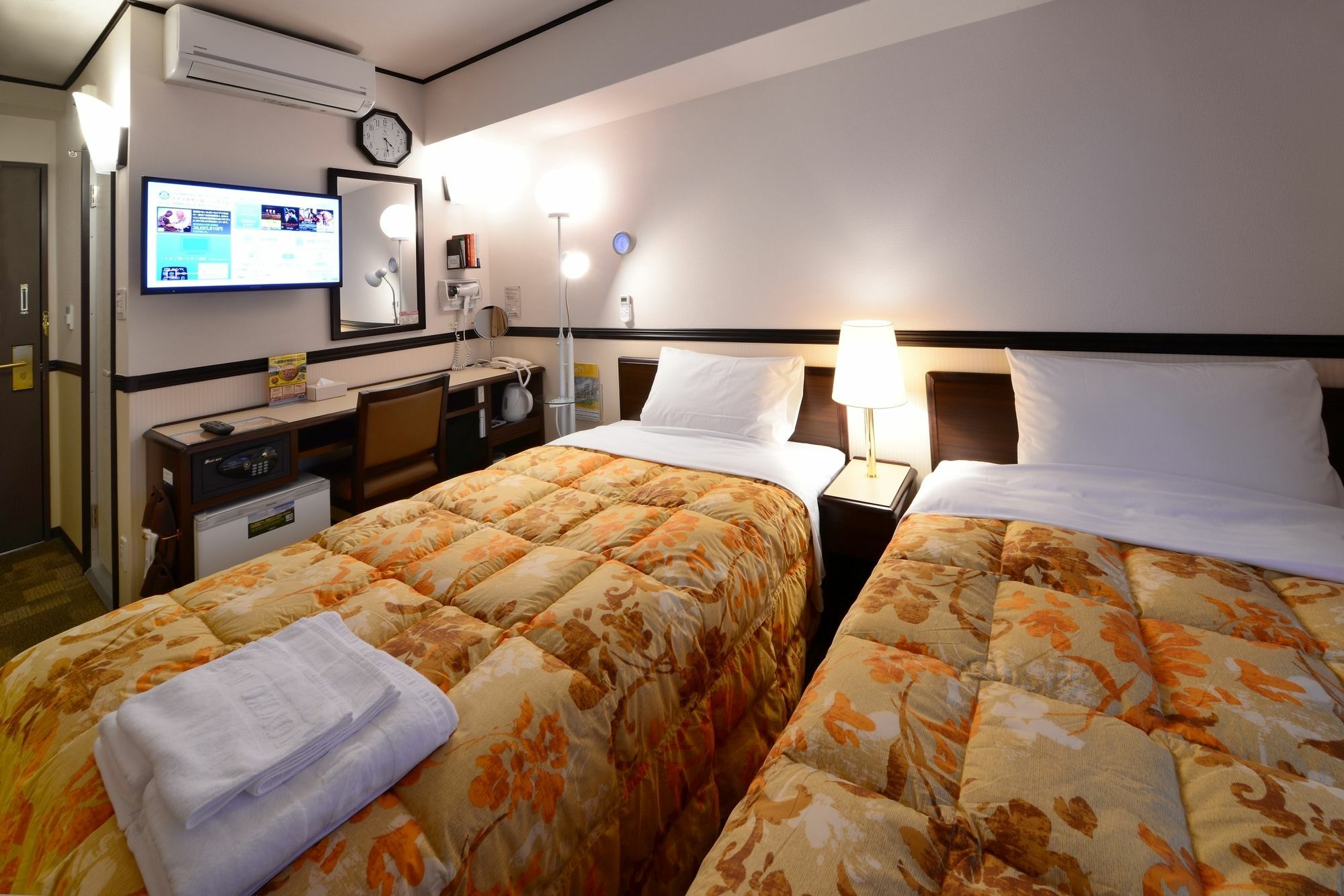 Toyoko Inn Okinawa Naha Kokusai-Dori Miebashi-Eki Exterior photo