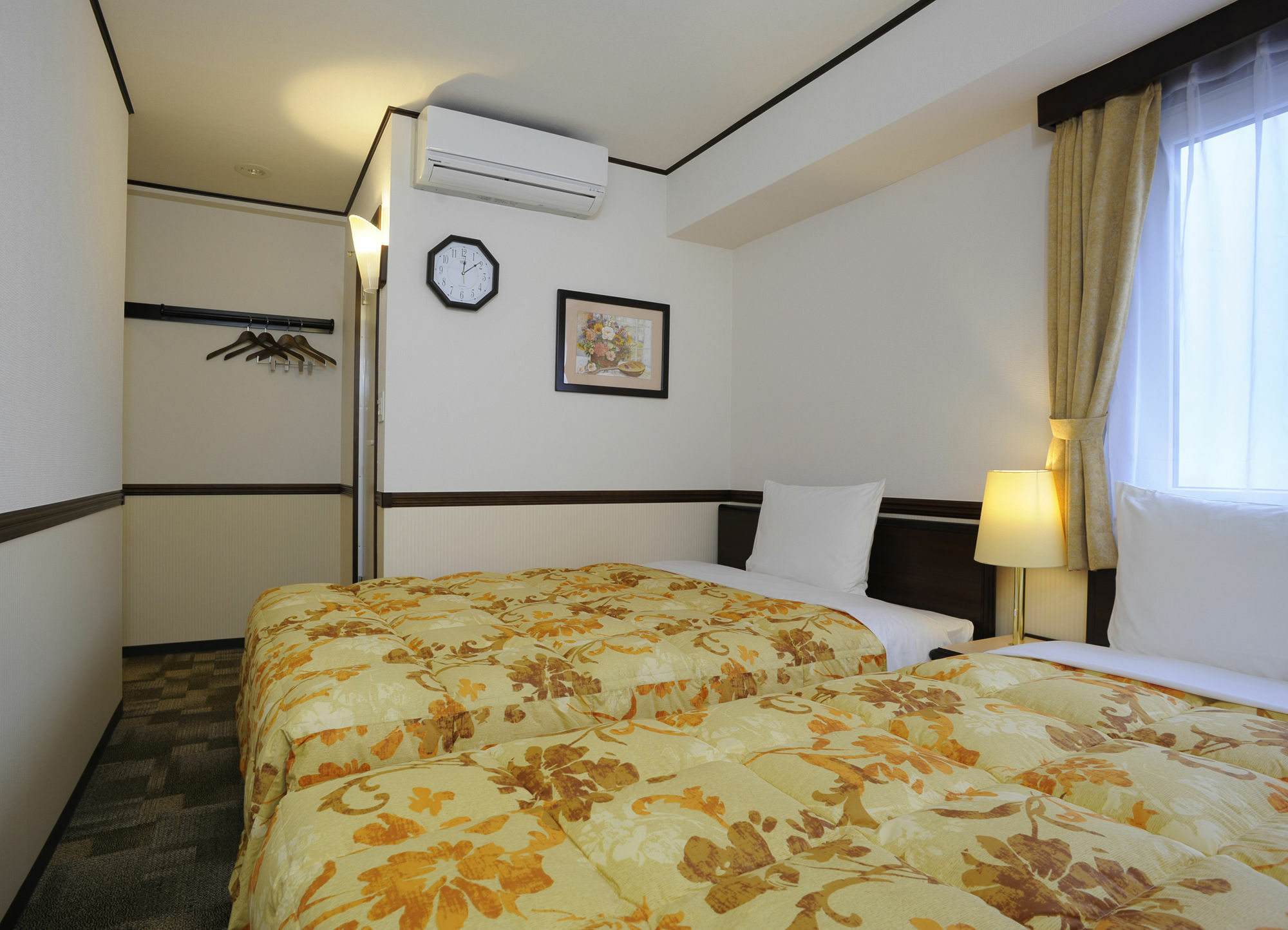 Toyoko Inn Okinawa Naha Kokusai-Dori Miebashi-Eki Exterior photo