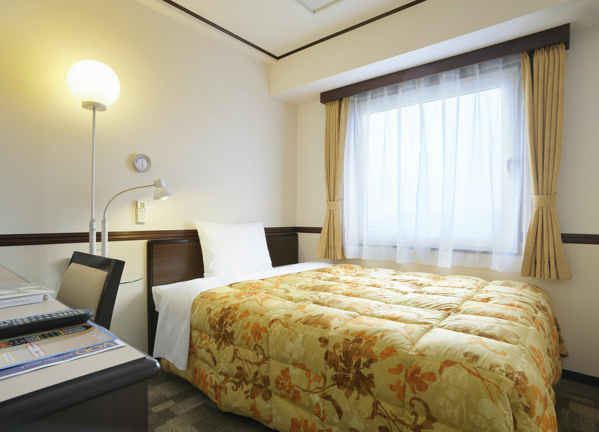 Toyoko Inn Okinawa Naha Kokusai-Dori Miebashi-Eki Exterior photo